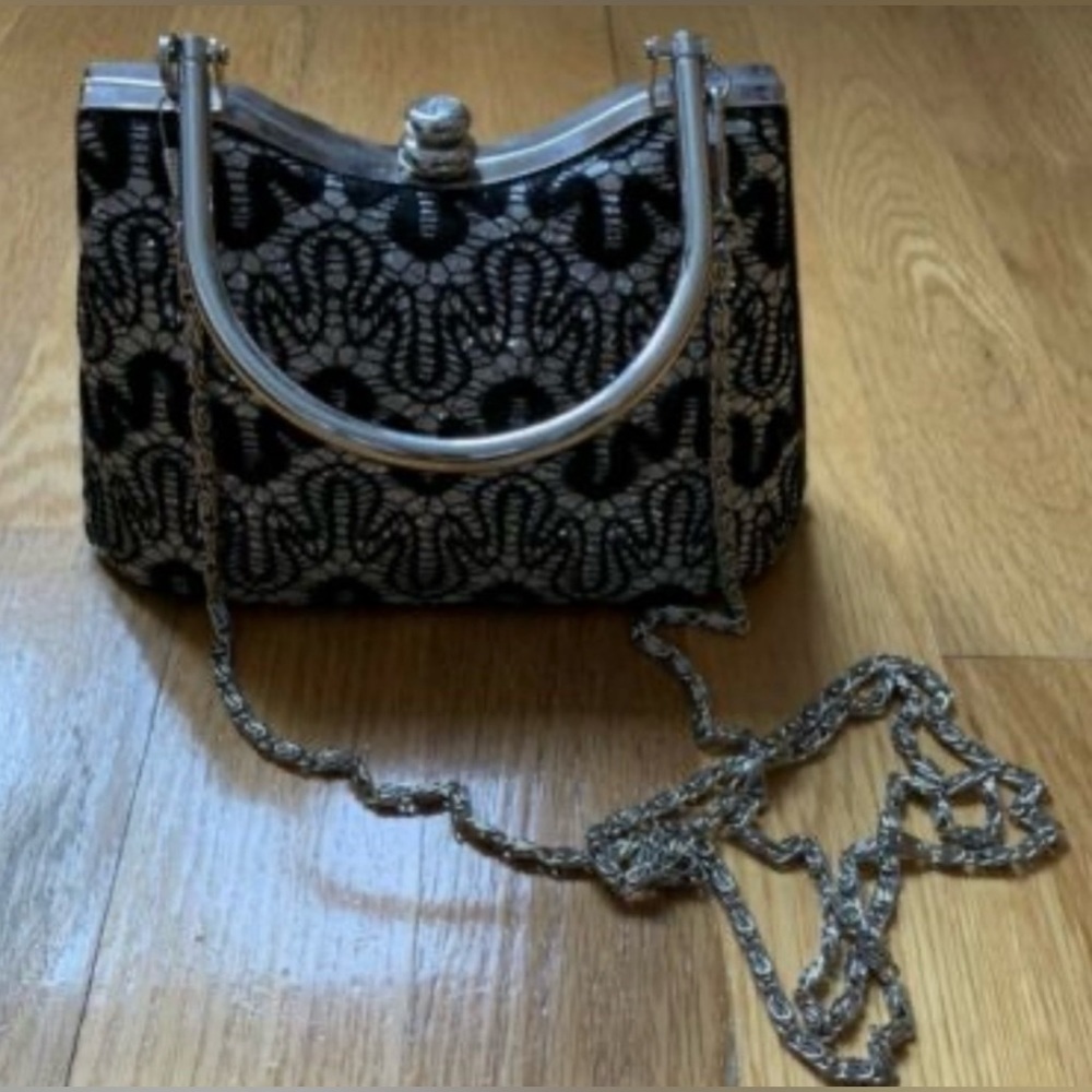 EVENING BAG With Silver Chain